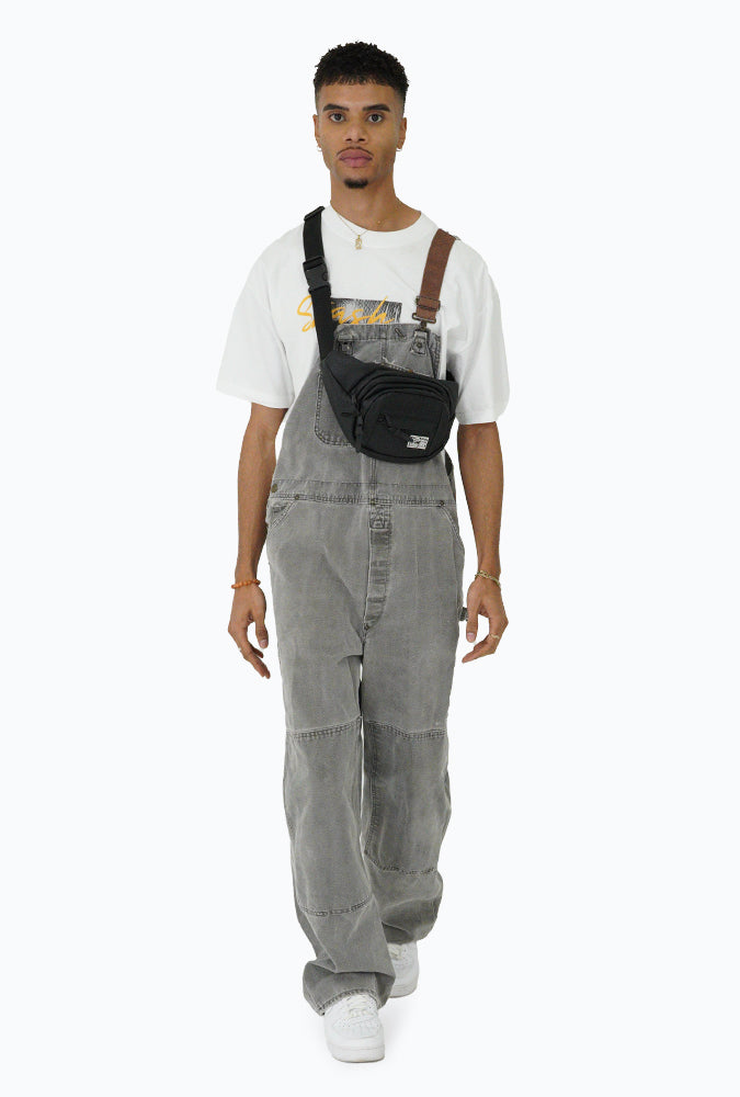 Man wearing Transporter belt bag across chest like cross body